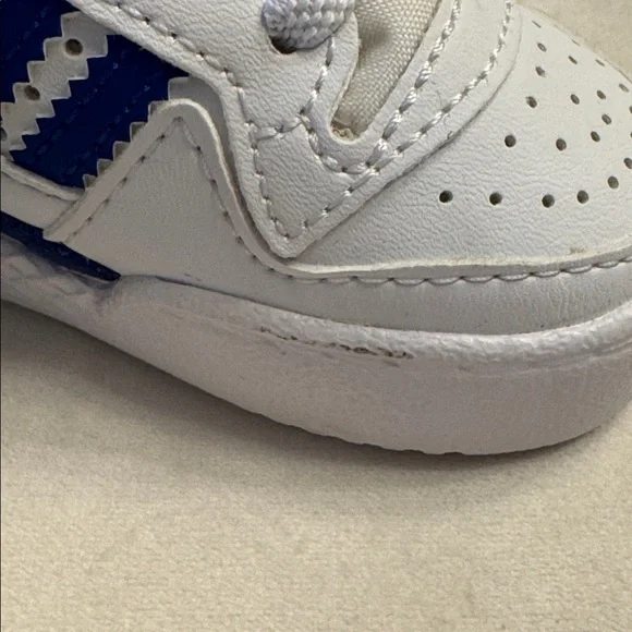 Like new! Baby Adidas Forum Low Cloud White Royal Blue, sz 4c - Picture 4 of 10